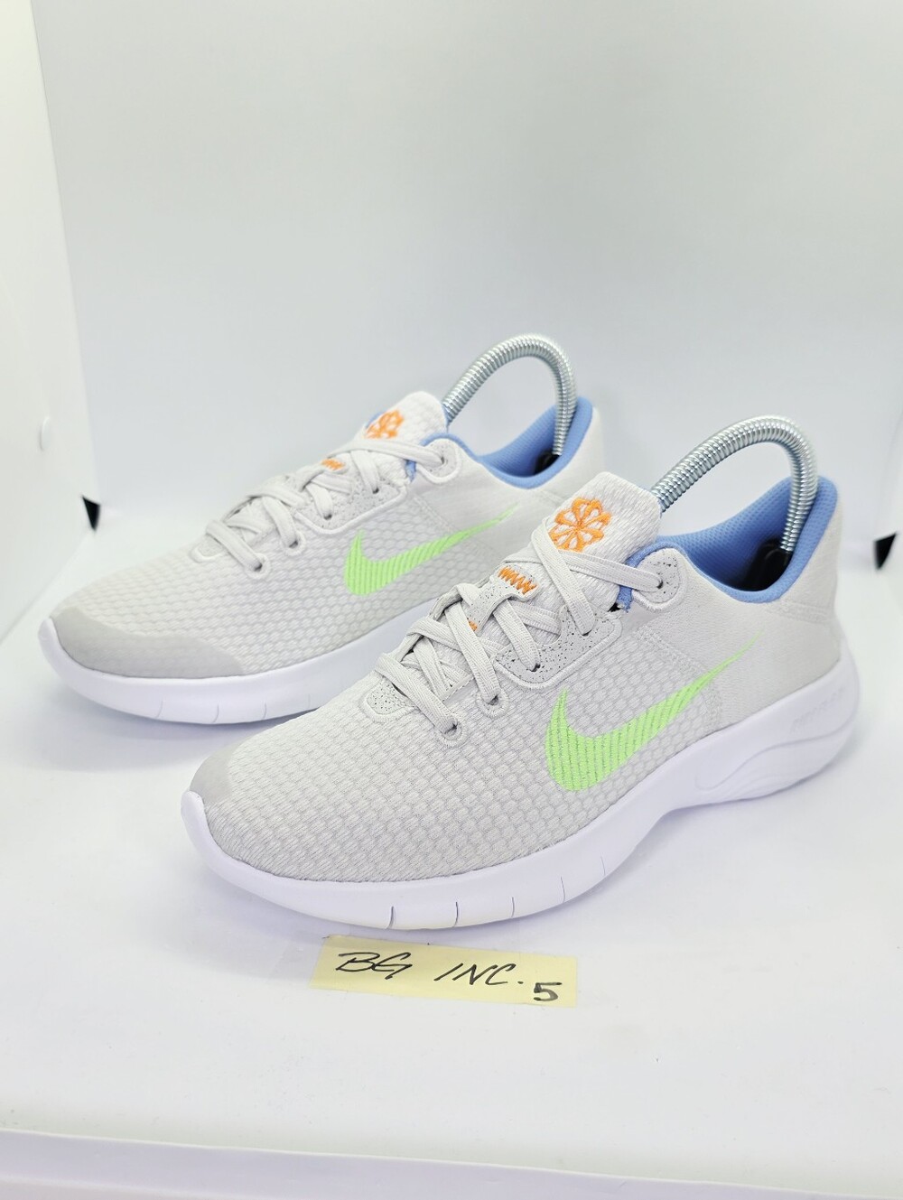 Women's size 6.5 - Nike Experience Run 11 NN Road Run Shoes Dust Gray DD9283-010